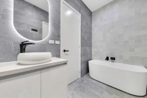 Modern villa near the beach 12 sleep