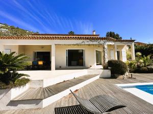 Villa Les Romarins pour 8 personnes avec vue mer panoramique et piscine chauffée à La Londe-les-Maures