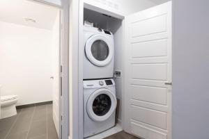 Amazing 2BR 2BA Resort Condo w Balcony and Parking