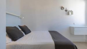 Classic Topfloor Apartment by LovelyStay