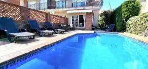 Casa con piscina en costa Barcelona - San Andrés de Llevaneras
