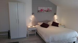 Hotels Hotel Le Bourgogne : Chambre Double Familiale