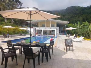 Finca Villa Carmen, Vía Magdalena