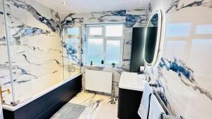 Isleworth House London by Smart Corporate Stays