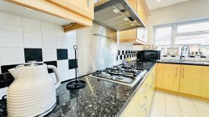 Isleworth House London by Smart Corporate Stays