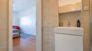 Stylish Apartment with Parking by LovelyStay