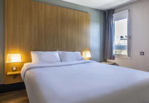 Hotels B&B HOTEL PERPIGNAN Nord Aeroport : photos des chambres