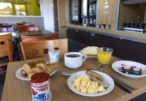 Hotels B&B HOTEL PERPIGNAN Nord Aeroport : photos des chambres