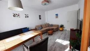 Ruhig gelegene 2-Zi FeWo, Wallbox, Balkon - Frintrop