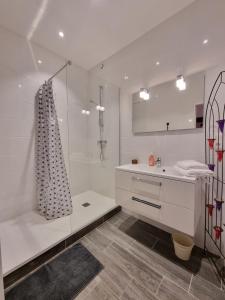 Appartements SOLEIL MARIN CENTRE ST-BRIAC chaleureux, a 2 min de la plage : photos des chambres