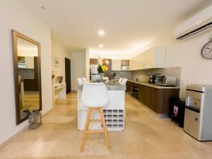 Stylish 2Bed,2Bath-Condo Near Beach - 6 Guests