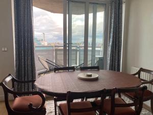 London Riverside Apartment-2 Bed-FreeP-Balcony