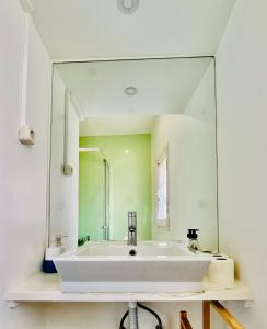 Tram 28 cozy apartment in Alfama