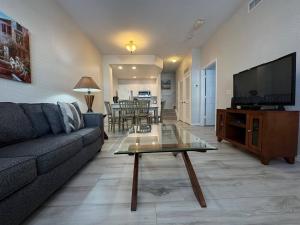 3 Bedroom 2 Bathroom Villas At SevenDwarfs 27-106