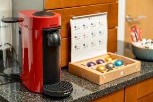 Stunning 3 Bedroom Flat, with Parking, Sleeps Six, Near Greenwich Park