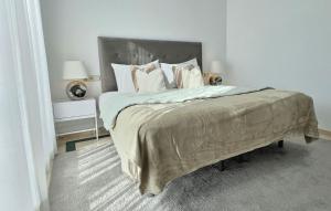 Beautiful penthouse apartment with three large double bedrooms in Casares Costa