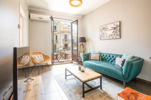 33MAL1082- Big 2BR apartment near Sagrada Familia