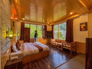 Hotel 17 Miles Stone, Manali By Shivaneel Hospitality