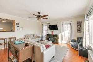 Close to Dtwn Bangor Inviting Maine Home