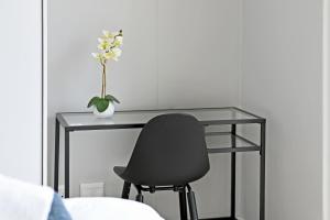 Luna 2-Bed City Escape with Mountain Views