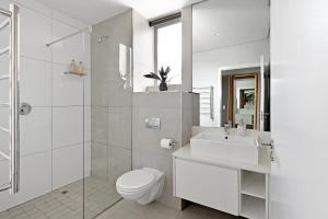 Luna 2-Bed City Escape with Mountain Views