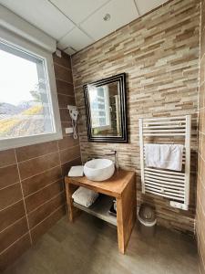 Hotels Logis Hotel L'Ayguelade : Chambre Double Accessible aux Personnes à Mobilité Réduite - Rez-de-Chaussée 