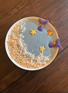 Private suite with private bathroom - Wonderland B&B - Shuttle services available