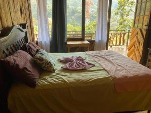 La casa de la abuela con vista hacia el jardín