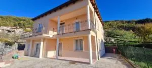 Wayne's house, a short walk to the waterfalls - Bosco