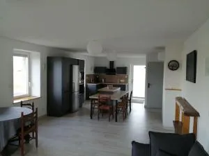 Meublé Climatisé 75 M2 - La Loye