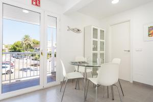 Assimetric, a solo 50 metros de la playa