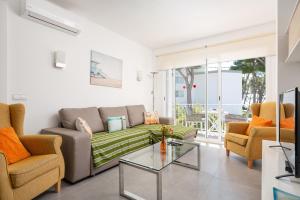 Assimetric, a solo 50 metros de la playa