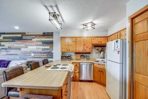 Beach & Lake Access: Brainerd Townhome