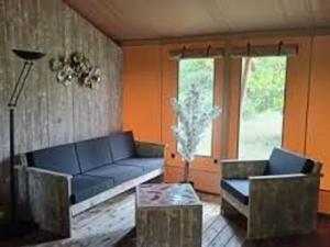 Maisons de vacances Cabane Trappeur Lodge avec Jacuzzi et Ferme Pedagogique - FR-1-410-458 : photos des chambres