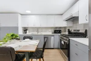 3 Bedroom Home in Heart of Fleetwood with Garage - Суррей