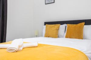 Stylish 2 Bed Apartment,3 Mins to Whitechapel Station, Near Shoreditch!