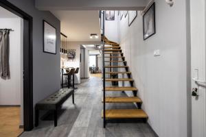 Exclusive & Central Duplex Grand Suite w Balcony