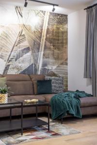 Exclusive & Central Duplex Grand Suite w Balcony