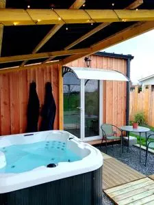 Chalet Cosy avec option Jacuzzi - Tizac-de-Lapouyade