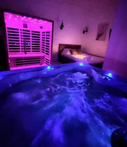 Love room Jacuzzi Sauna Privatif Marseille - Millières