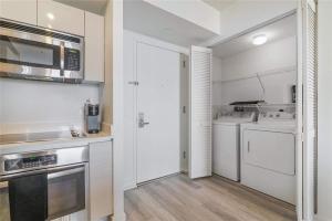 Modern Apartment 2BR- Balcony Pool Gym