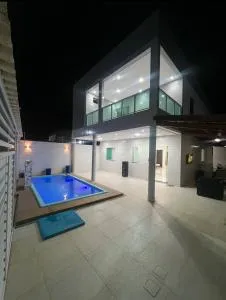 Casa com piscina de alto padrão - Barra de Pojuca