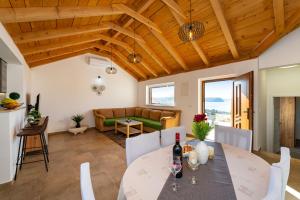 MY DALMATIA - Sea view holiday home Fortica 