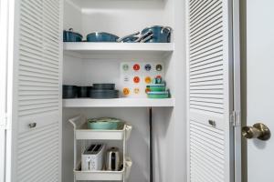 Downtown Honolulu Skyview - 1Bed&Den- Free Parking