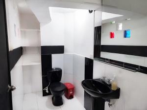 Majestic King Suit 1 ICON, Lleras Park 201