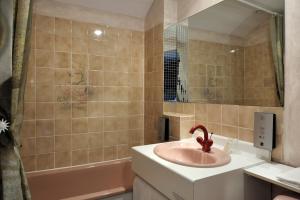 Hotels Logis Auberge A La Tete De Lard : photos des chambres