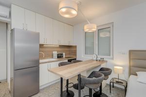 Deluxe Seaview Studios KENNEDY II