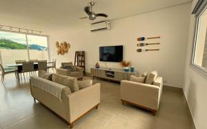 Casa 14 · 4 Suítes | Piscina Privativa e Serviço De Praia