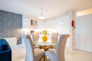 Luxury Apt with Parking