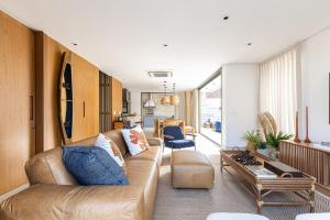 Av. Mãe Bernarnada 1414 · 5 suítes | a passos da praia e piscina aquecida